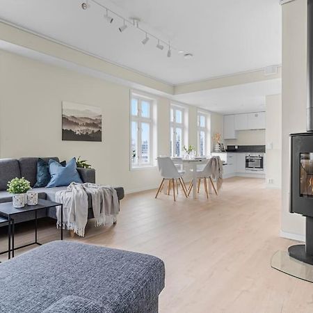 New! Huge Modern Apartment! Fit For Two Families! Bergen Luaran gambar
