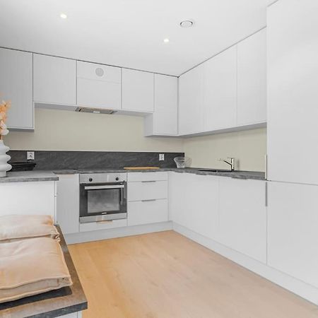 New! Huge Modern Apartment! Fit For Two Families! Bergen Luaran gambar