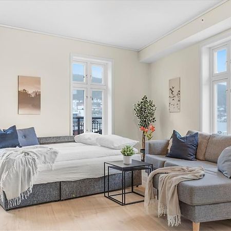 New! Huge Modern Apartment! Fit For Two Families! Bergen Luaran gambar