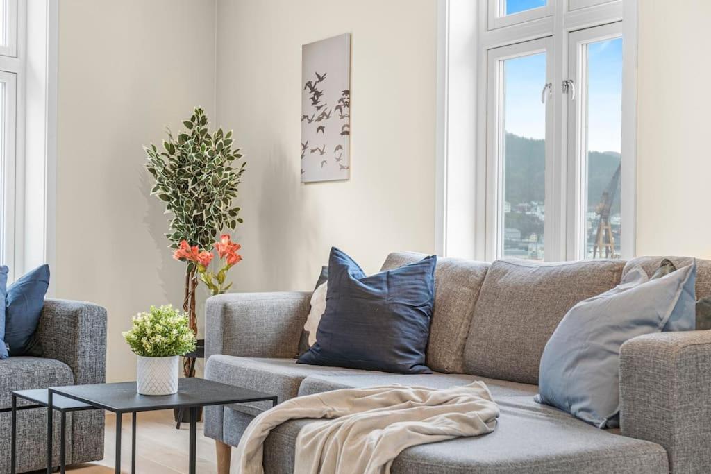 New! Huge Modern Apartment! Fit For Two Families! Bergen Luaran gambar