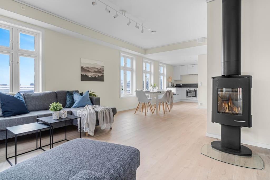 New! Huge Modern Apartment! Fit For Two Families! Bergen Luaran gambar
