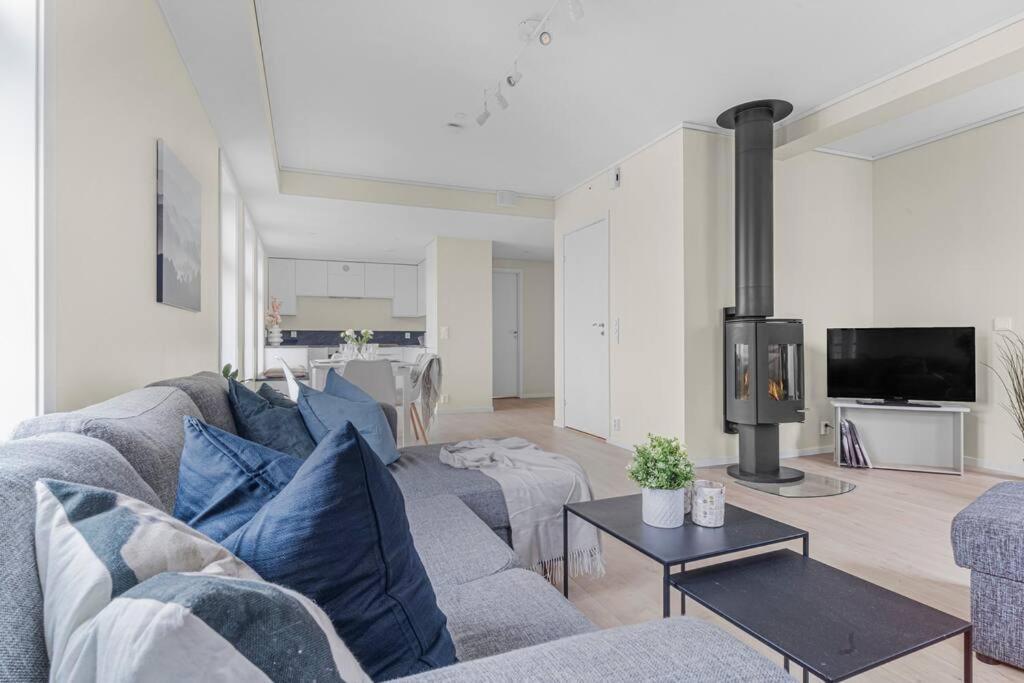 New! Huge Modern Apartment! Fit For Two Families! Bergen Luaran gambar