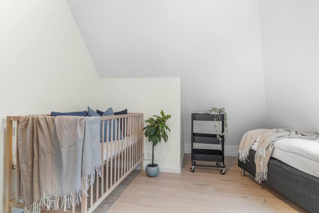 New! Huge Modern Apartment! Fit For Two Families! Bergen Luaran gambar