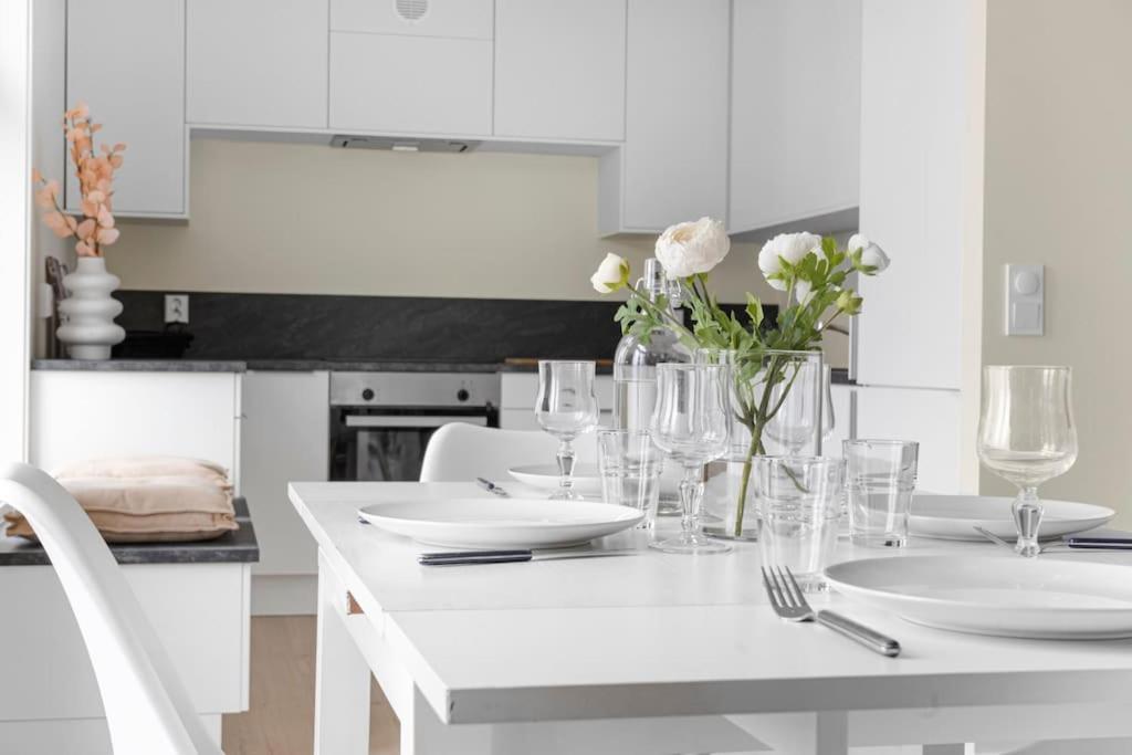 New! Huge Modern Apartment! Fit For Two Families! Bergen Luaran gambar