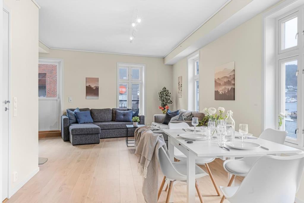 New! Huge Modern Apartment! Fit For Two Families! Bergen Luaran gambar